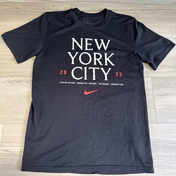 Nike NYC 2022 Marathon Legend Size Small Short Sleeve Shirt Dri-Fit - Picture 1 of 8